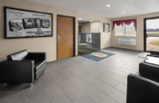 Super 8 by Wyndham Mentor/Cleveland Area