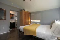 Walk to Main Street and Train · Cozy 1BR Retreat