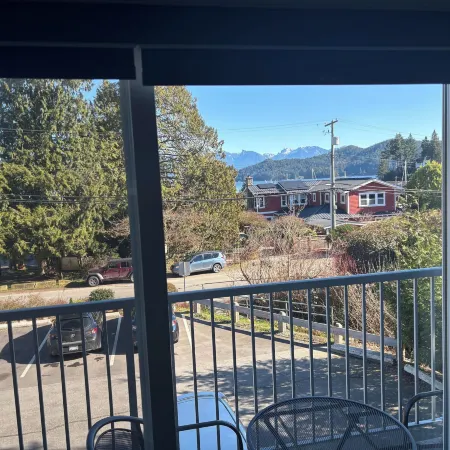 Gibsons Landing Inn