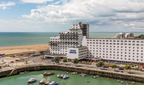 The Grand Burstin Hotel