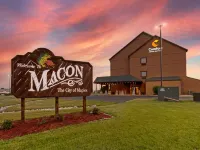 Comfort Inn & Suites Macon Hotels in Macon
