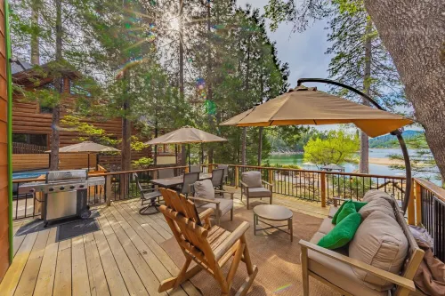 Lakefront Cabin with Private Beach-Redwood Dock & Jacuzzi, Cedar Cottage + Dome