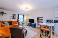 Modern City Centre 3 Bed Apartment Great for Couples - Condos