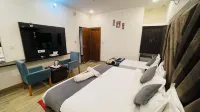 Vantara Premium- Hotel Shreya Galaxy - Pools