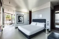 SeePort Hotel