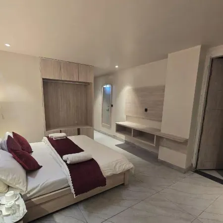 Hotel Divine Vista