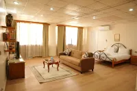 Gaddis Hotel, Suites and Apartments
