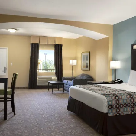 Days Inn & Suites by Wyndham Gonzales TX