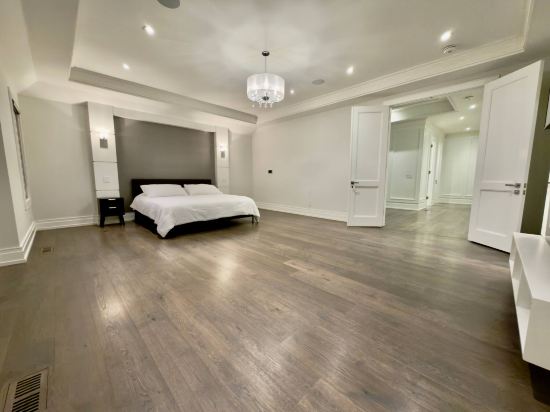Luxurious 5-Bedroom House in Toronto - Modern Elegance Awaits