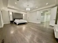 Luxurious 5-Bedroom House in Toronto - Modern Elegance Awaits - Bungalows