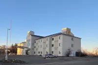 Super 8 by Wyndham Estevan - Pet-friendly
