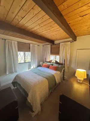 Quiet and Cozy Chalet Retreat - Renovated - Strand