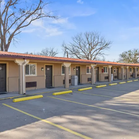 Western Inn by Capital O Cleburne TX