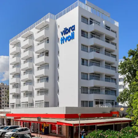 Apartamentos Vibra Tivoli Отели рядом с достопримечательностью «Пляжный клуб Bora Bora Ibiza»