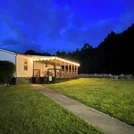 Grassy Meadow Getaway - HOT TUB!