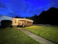 Grassy Meadow Getaway - HOT TUB!