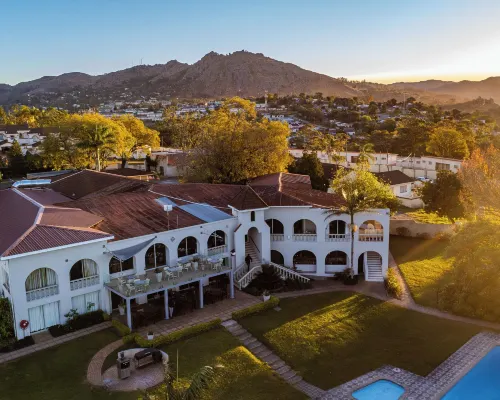 Mountain View International Hotel فنادق في مبابان