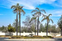 Light-Filled 2BR 2BA Spacious Apartment - Hot Tub