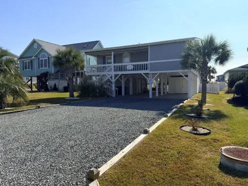 How Sweet the Sound 3 Bedroom Home by RedAwning - Homestays