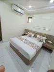 Hotel Radhe Raas - Parkplatz
