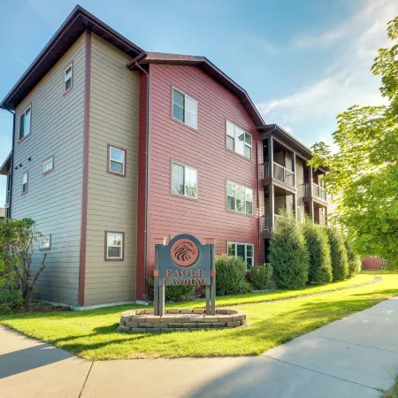 Cozy Livingston Condo w/ Balcony & Mtn View!