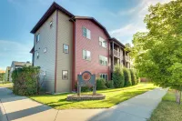 Cozy Livingston Condo w/ Balcony & Mtn View! - Parking