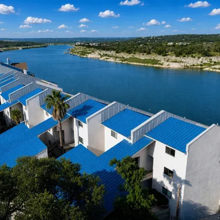 Breathtaking Views Above Lake Travis, Close To Austin w/ Pool & Hot Tub
