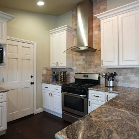 Sweet 4 Bedroom, 3 Bath Plus Loft Bedroom, Pool Home