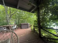 Private Lakefront Island Escape - Hot Tub - A/C - Pet Friendly - Hytter