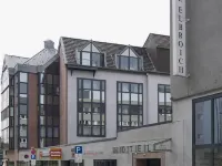 Hotel Elbroich Hotels near Benrath