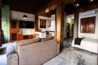 Apartamentos Reyes Católicos by Medina Living - Condos