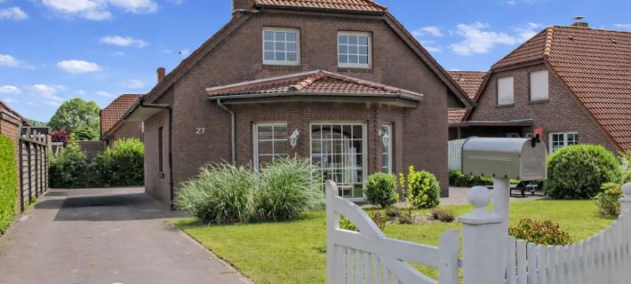 Christa (Hok110) Hotels in Friesland