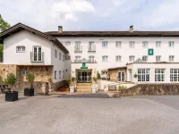 Airport Inn Manchester - parking