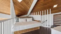 The Grove at Mutiny Bay by Avantstay Walk to Beach Shared Pool + Pickleball Court + Water Views - 2-Star