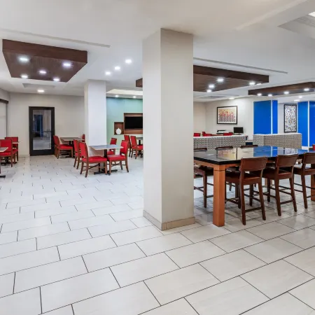 Holiday Inn Express & Suites LAREDO-EVENT CENTER AREA by IHG