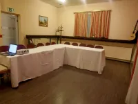 阿德爾飯店 - 機場接送