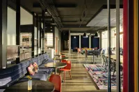 Aloft Waukee - parking