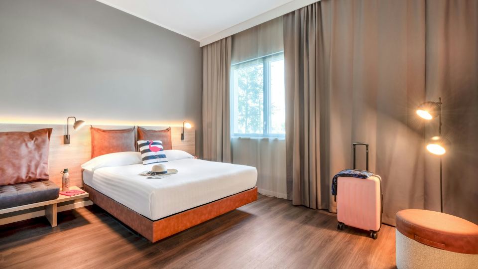 Moxy Verona