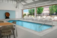 Element Denver Park Meadows - Pools