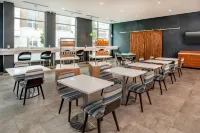 Element Hampton Peninsula Town Center - sarapan