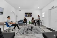 1 block to the Beach 1BR Sleeps 6 · On Hollywood - Condos