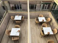 X-NELLYİ Hotel - bars