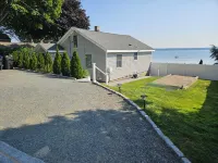 Cozy Cottage Waterfront Home In Portsmouth - Homestays
