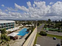 Oaks the Entrance Waterfront Suites - Beach