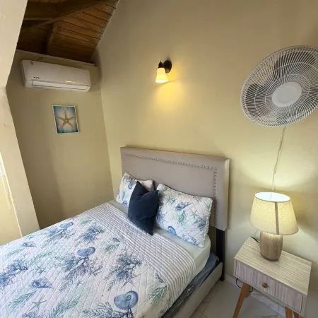 Luxurious 5-Bedroom House with Private Pool in Cabrera Hotéis em Cabrera