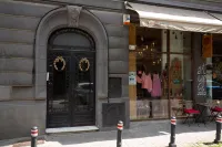 Metropole Apartments Royal Residence - Homestays