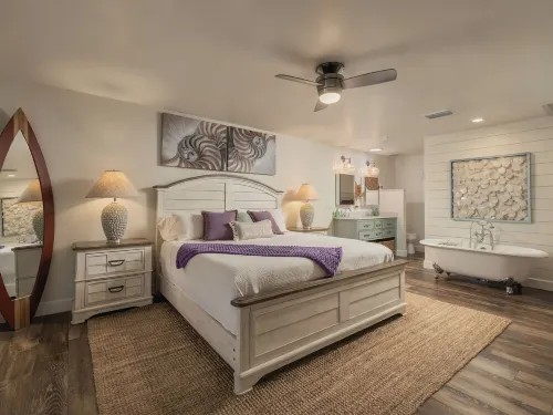 Island Vibes Beach House~ 4 Min. Walk 2 Beach • Heated Pool • King Beds - 무료 와이파이
