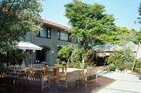 Bird Hotel - Pet friendly