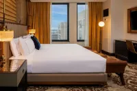 The Peregrine Omaha Downtown Curio Collection by Hilton - bar