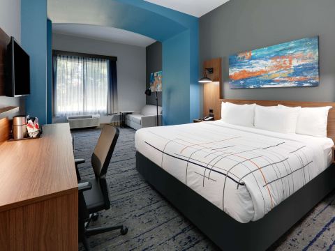 La Quinta Inn & Suites by Wyndham Jacksonville TX